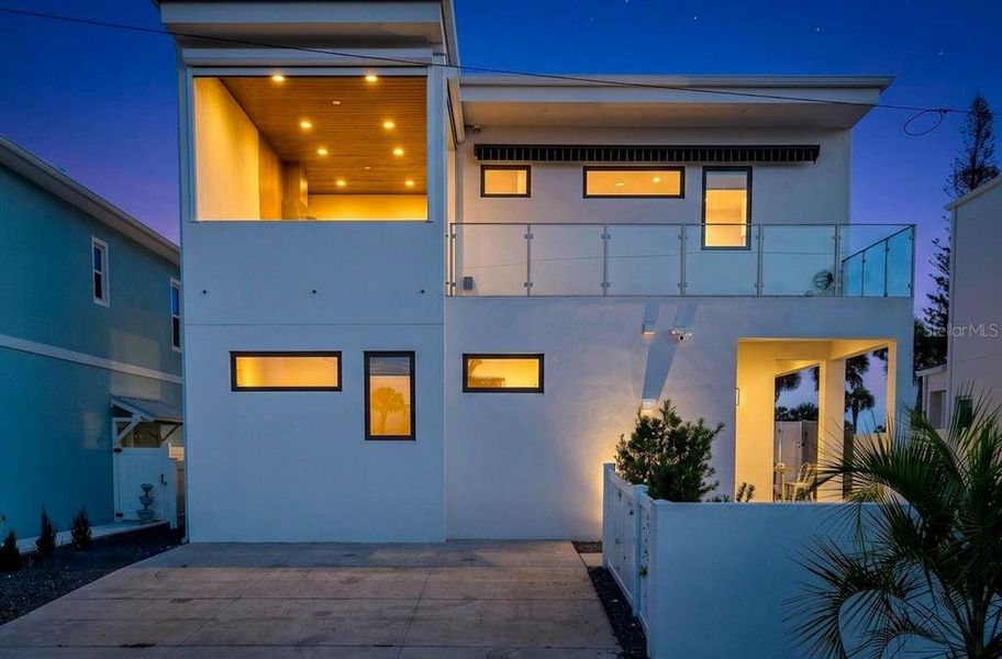 Exterior details and patio area of a home in , New Smyrna Beach (Image 4).