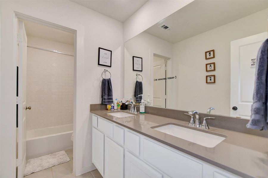 Upstairs Full Bathroom Upstairs Full Bathroom