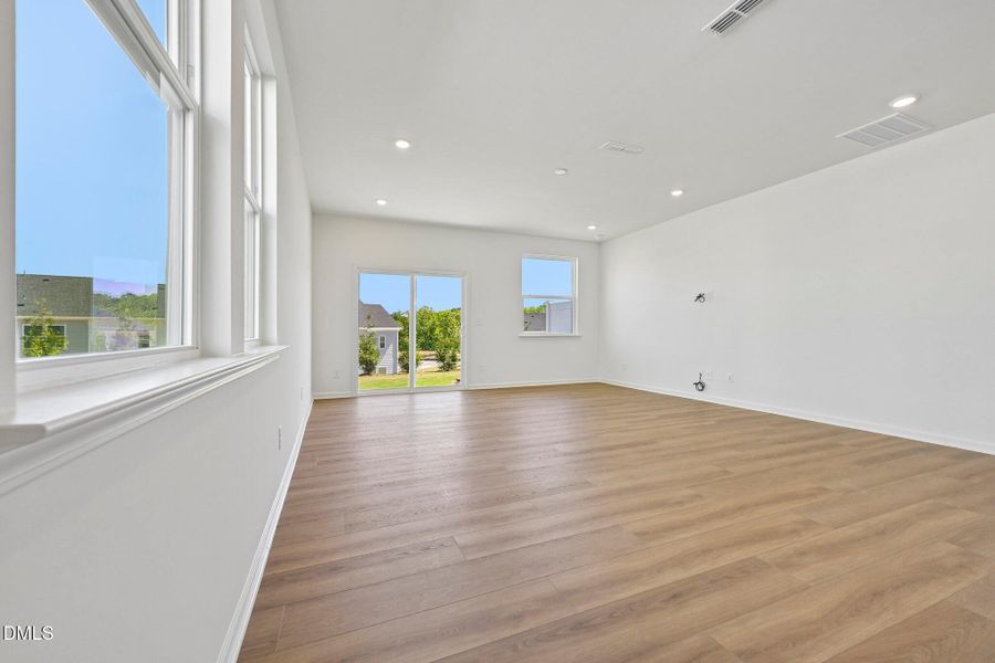 8-web-or-mls-Oakdale Dr-S2204-008 8-web-or-mls-Oakdale Dr-S2204-008