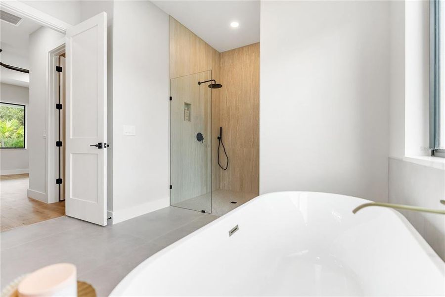 Furnished interior view inside a new home in , Port Charlotte (Image 45).