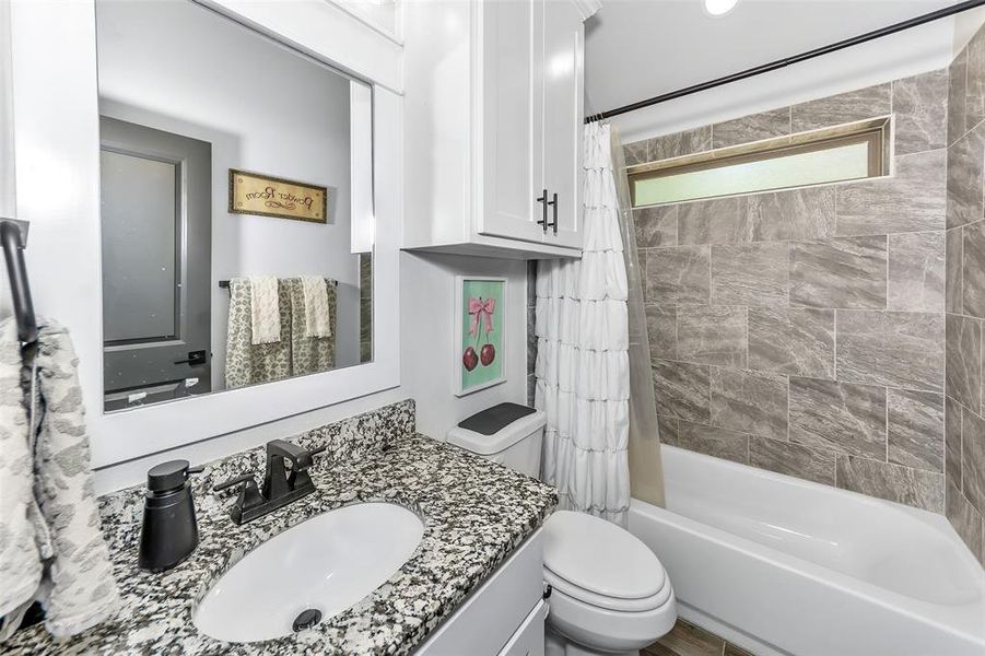 Furnished interior view inside a new home in , Weatherford (Image 32).
