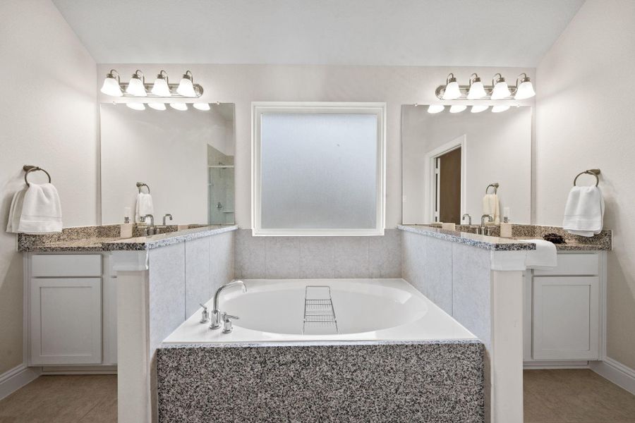 Furnished interior view inside a new home in Champions Forest 90', Mont Belvieu (Image 6).