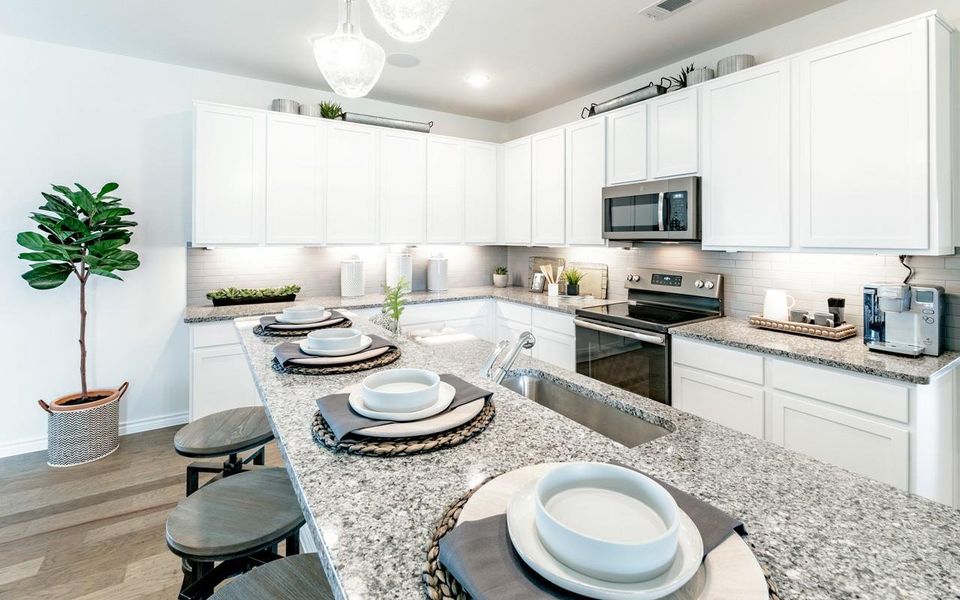 Furnished interior view inside a new home in Steed Landing, Texas City (Image 10).