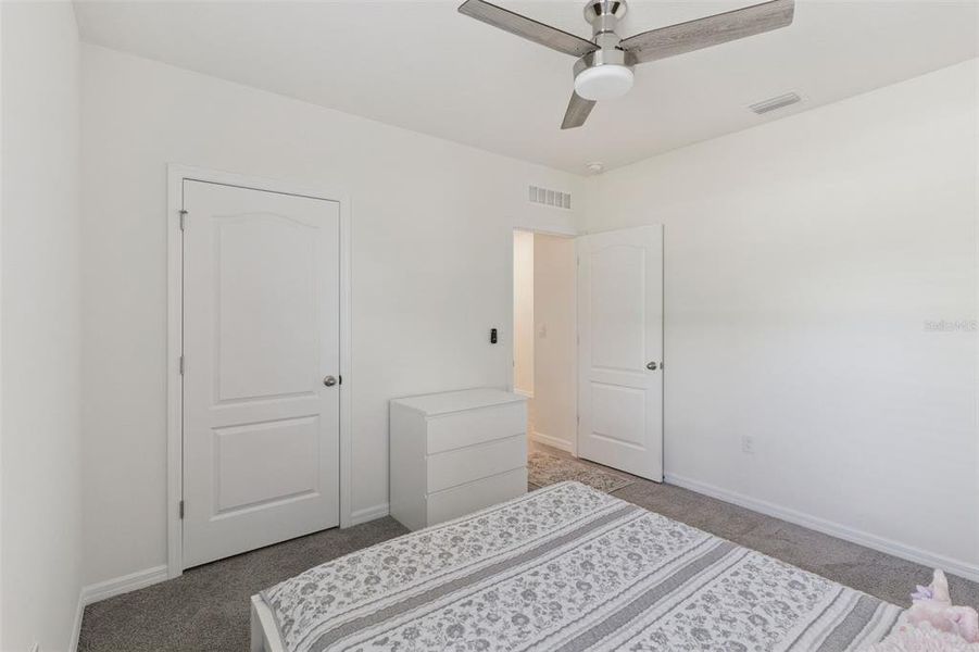 Spacious, unfurnished interior of a new home in Deer Run, Davenport (Image 12).