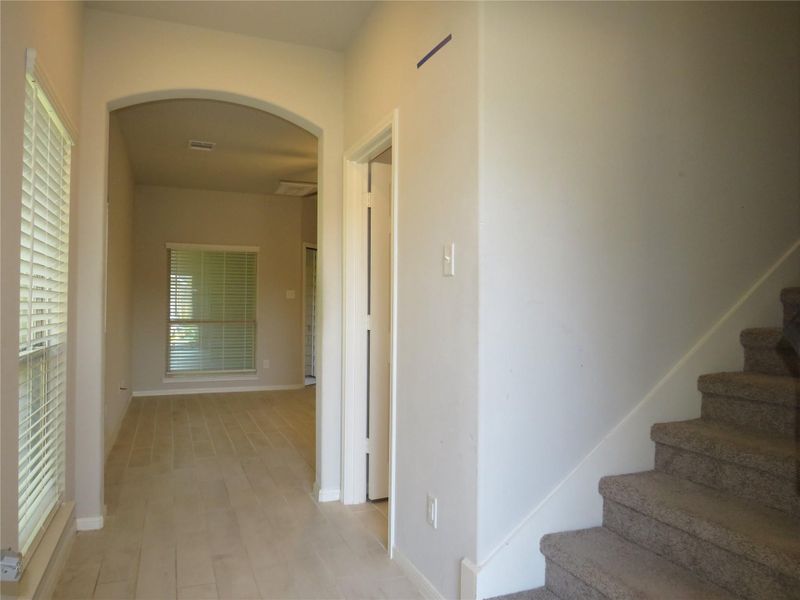 Spacious, unfurnished interior of a new home in , Houston (Image 8).