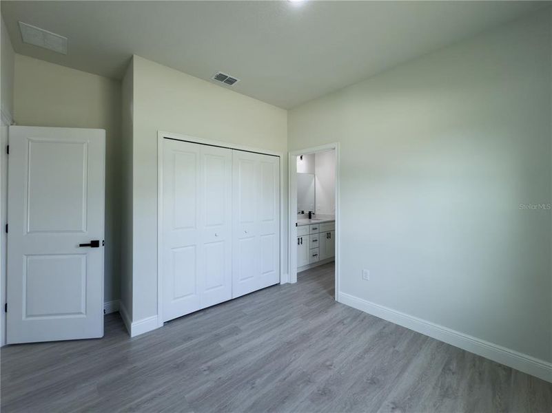 Spacious, unfurnished interior of a new home in , Ocala (Image 17).