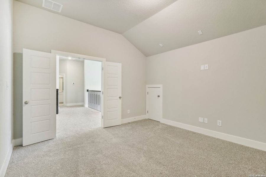Spacious, unfurnished interior of a new home in , San Antonio (Image 29).