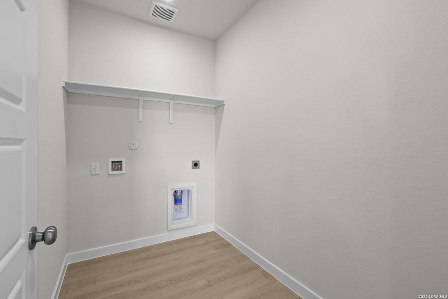 Spacious, unfurnished interior of a new home in Summerlin, San Antonio (Image 30).