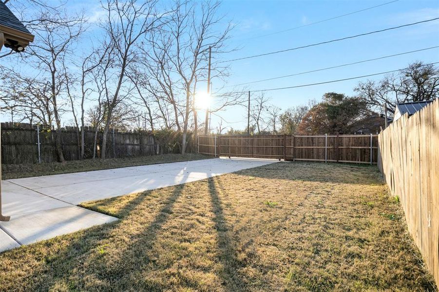 Exterior details and patio area of a home in , Fort Worth (Image 4).