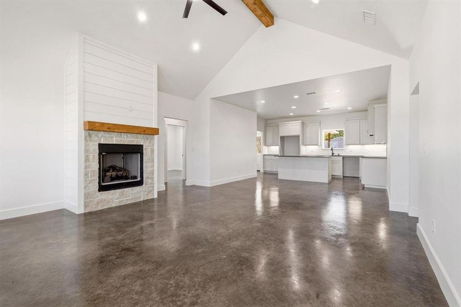 Spacious, unfurnished interior of a new home in , Windom (Image 12).