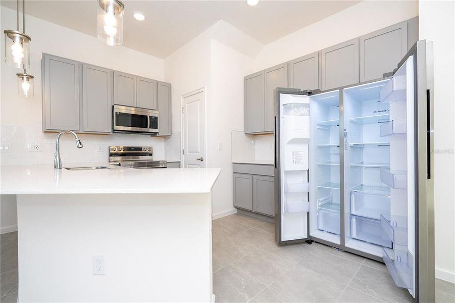 Furnished interior view inside a new home in , Orlando (Image 16).