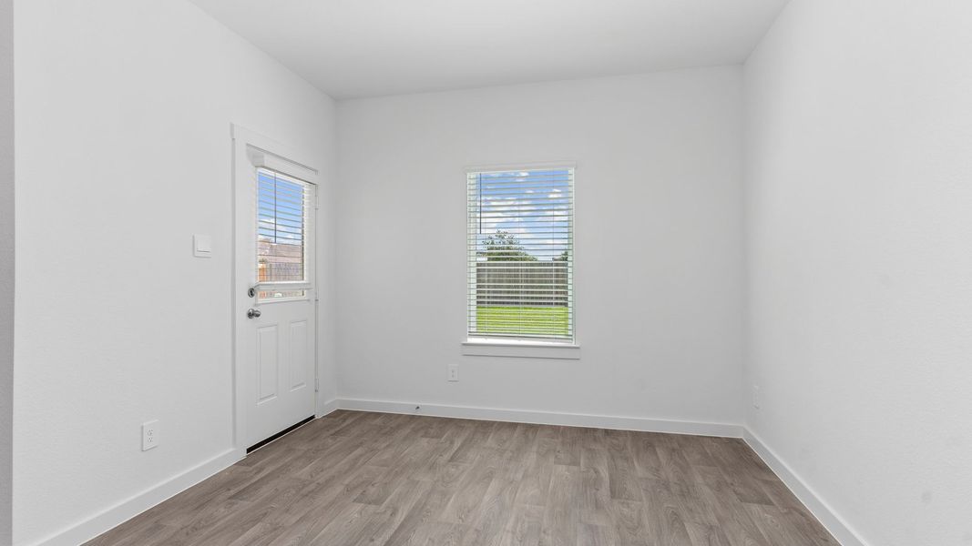 Spacious, unfurnished interior of a new home in Evergreen, Rosenberg (Image 16).