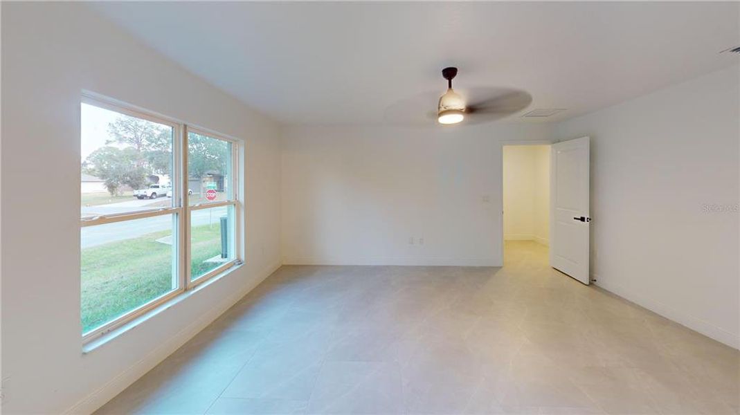 Spacious, unfurnished interior of a new home in , Palm Bay (Image 12).