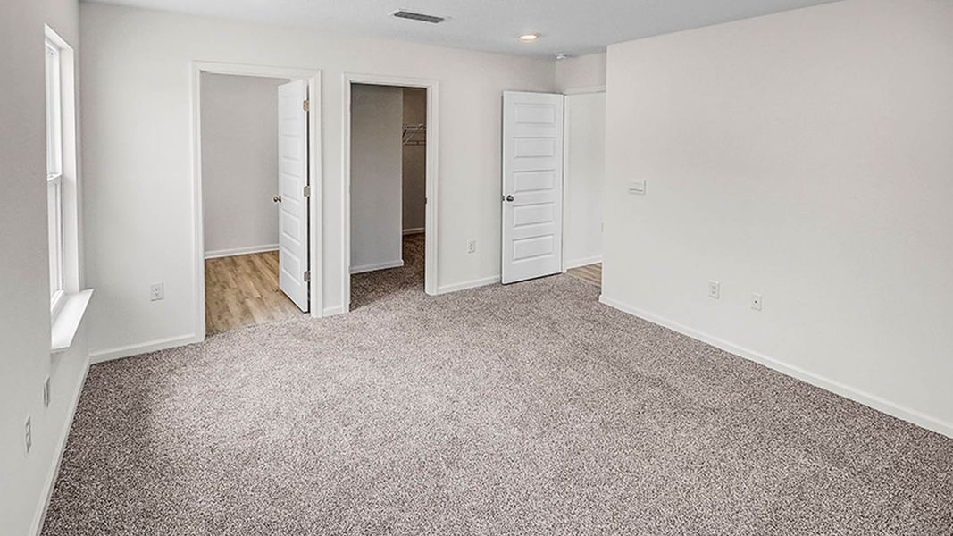 Representative unfurnished interior of a home built from the Lismore by D.R. Horton in Ashton Park Phase III, Freeport (Image 20).