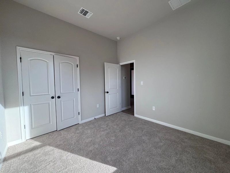 Spacious, unfurnished interior of a new home in The Colony, Bastrop (Image 15).