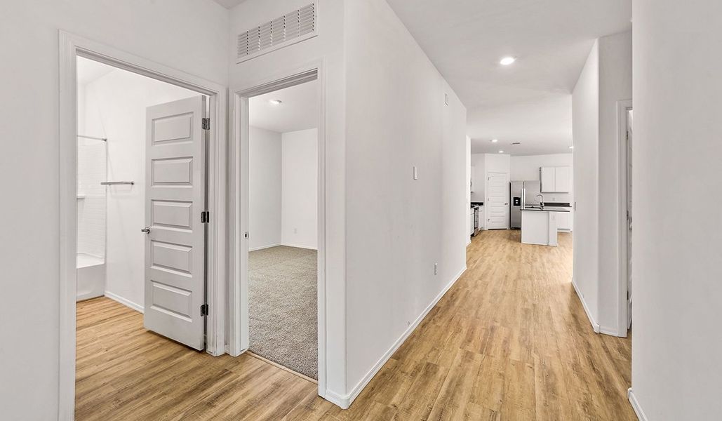 Spacious, unfurnished interior of a new home in Entrada Del Toro at Rancho Sahuarita, Sahuarita (Image 16).
