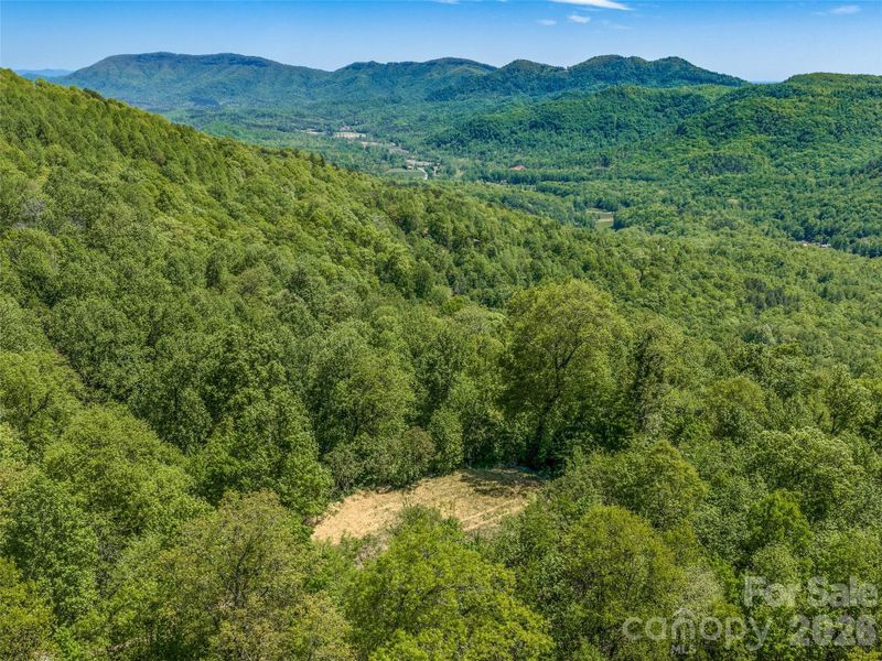 Exceptional buildable homesite with a spacious, level building pad and breathtaking year-round mountain views. Exceptional buildable homesite with a spacious, level building pad and breathtaking year-round mountain views.