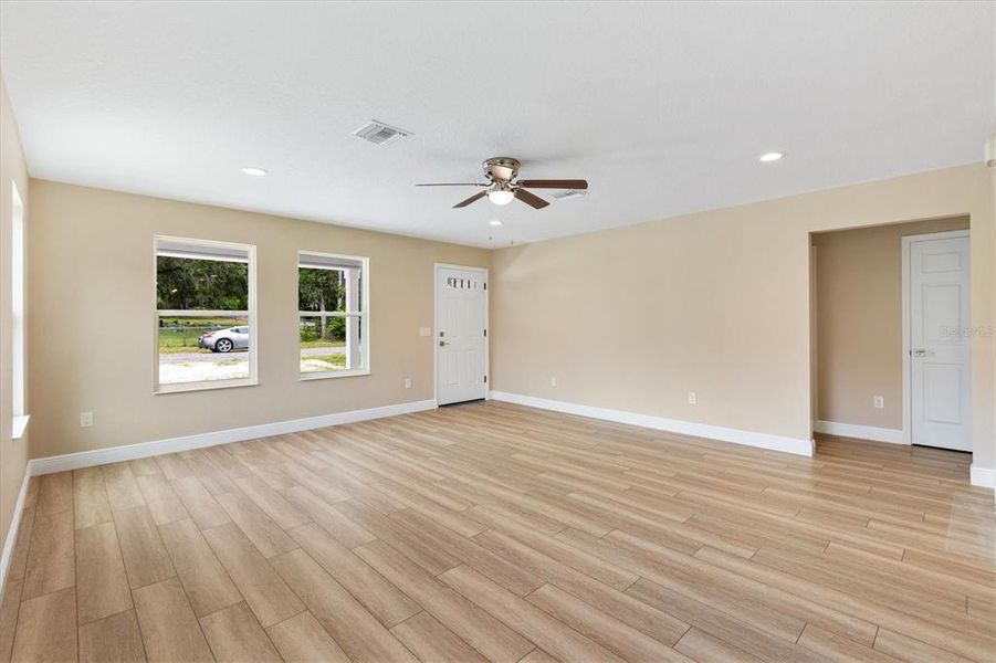 Spacious, unfurnished interior of a new home in , Bushnell (Image 27).