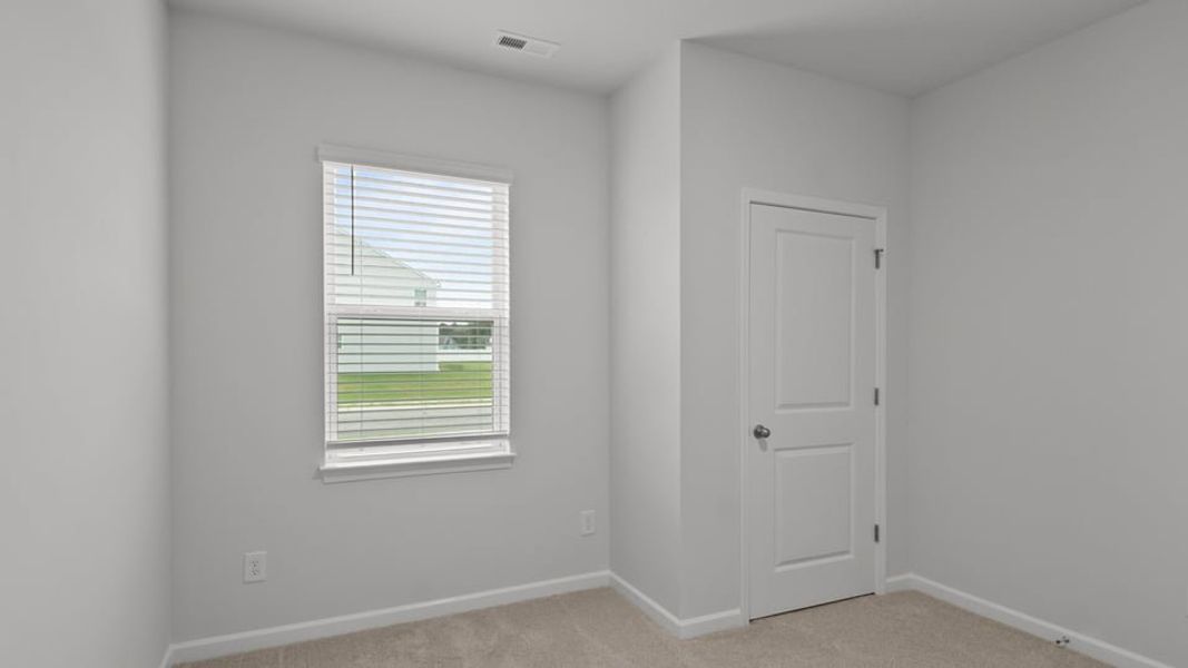 Spacious, unfurnished interior of a new home in East Ridge, Ayden (Image 19).