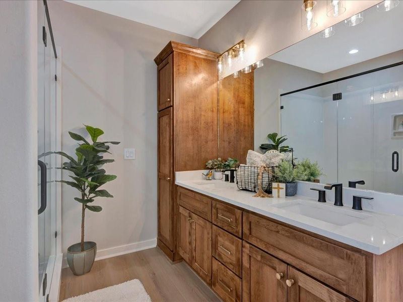 Furnished interior view inside a new home in , Lufkin (Image 13).