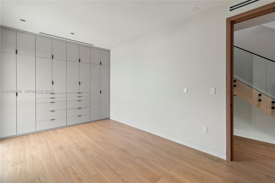 Spacious, unfurnished interior of a new home in , Miami (Image 14).