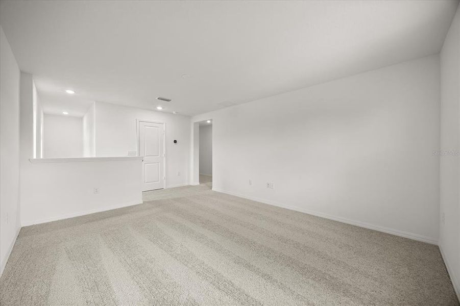 Spacious, unfurnished interior of a new home in Hickory Ranch, Auburndale (Image 15).