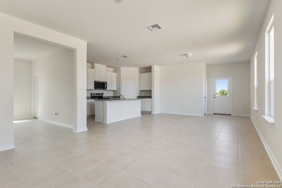 Spacious, unfurnished interior of a new home in Woodside Farms, Seguin (Image 4). Spacious, unfurnished interior of a new home in Woodside Farms, Seguin (Image 4).