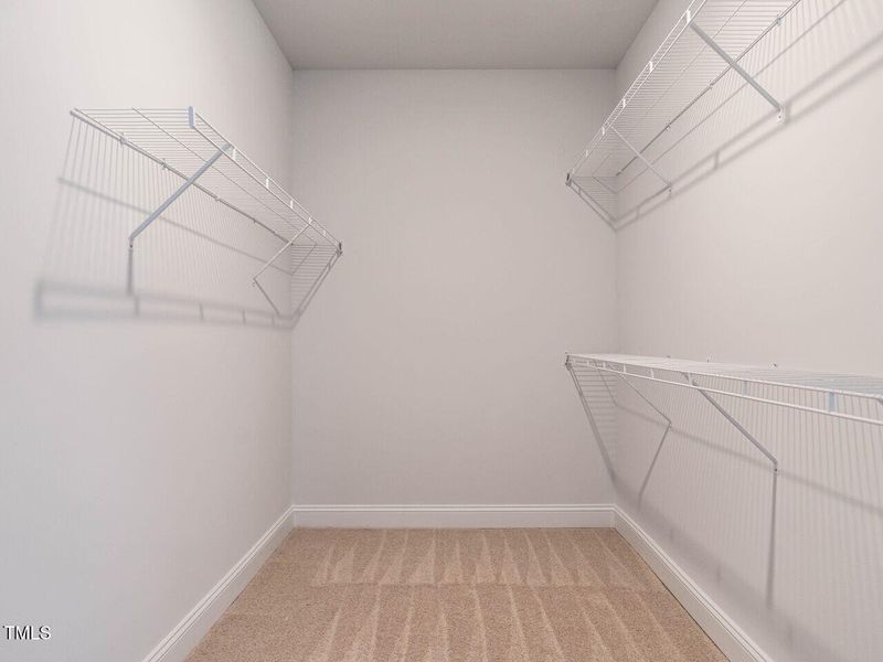 022-1280x960-primary-closet