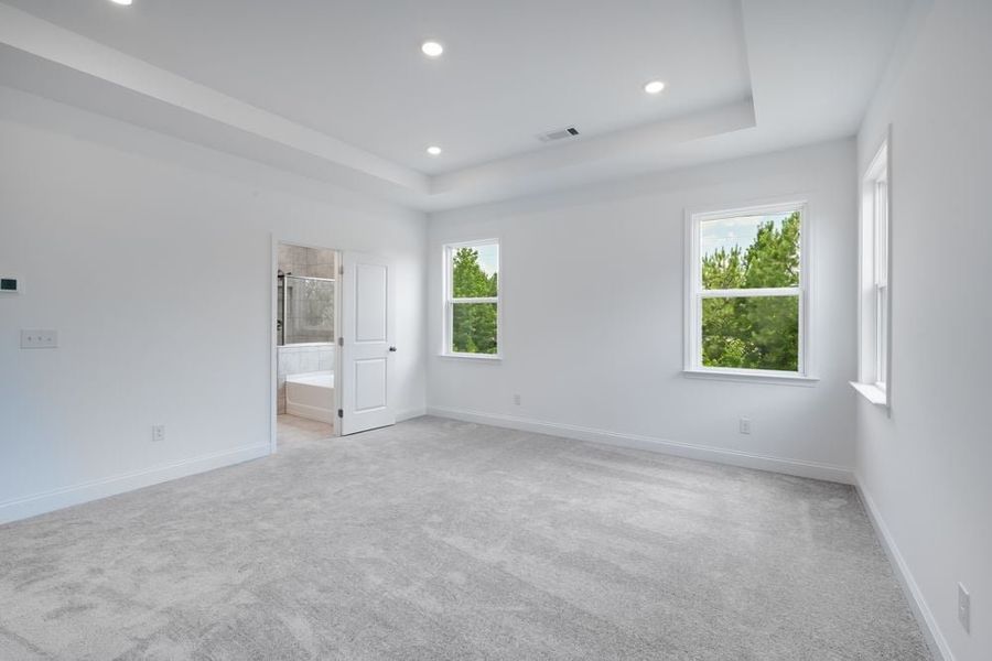 Spacious, unfurnished interior of a new home in Auburn Glen, Dacula (Image 11).