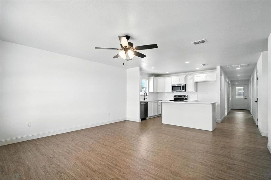Spacious, unfurnished interior of a new home in , Abilene (Image 18).