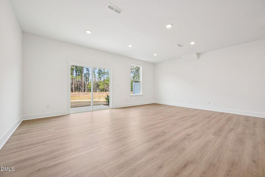 11-web-or-mls-Dunzo Dr-S1203-011