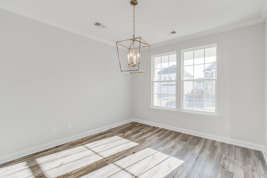 Spacious, unfurnished interior of a new home in Hendrix Farms, Lexington (Image 17).