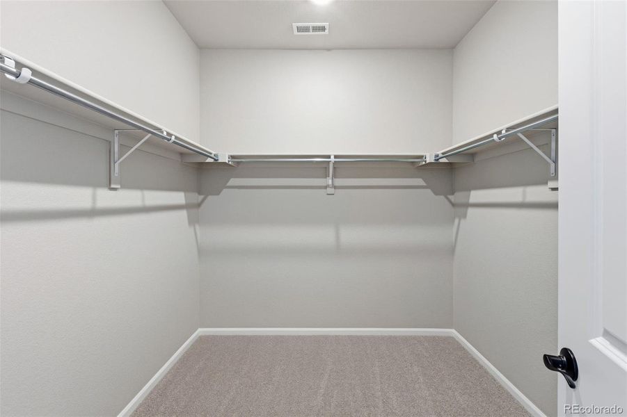 Spacious, unfurnished interior of a new home in , Aurora (Image 16).