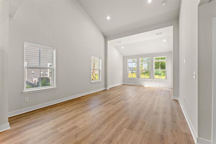 Spacious, unfurnished interior of a new home in Grande Dunes North Village, Myrtle Beach (Image 14).