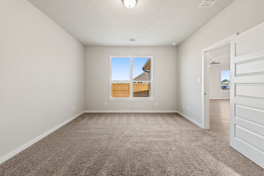 Spacious, unfurnished interior of a new home in Grand Lake, Snook (Image 13).