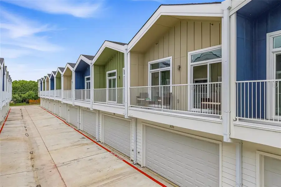 Exterior details and patio area of a home in , Dallas (Image 24).