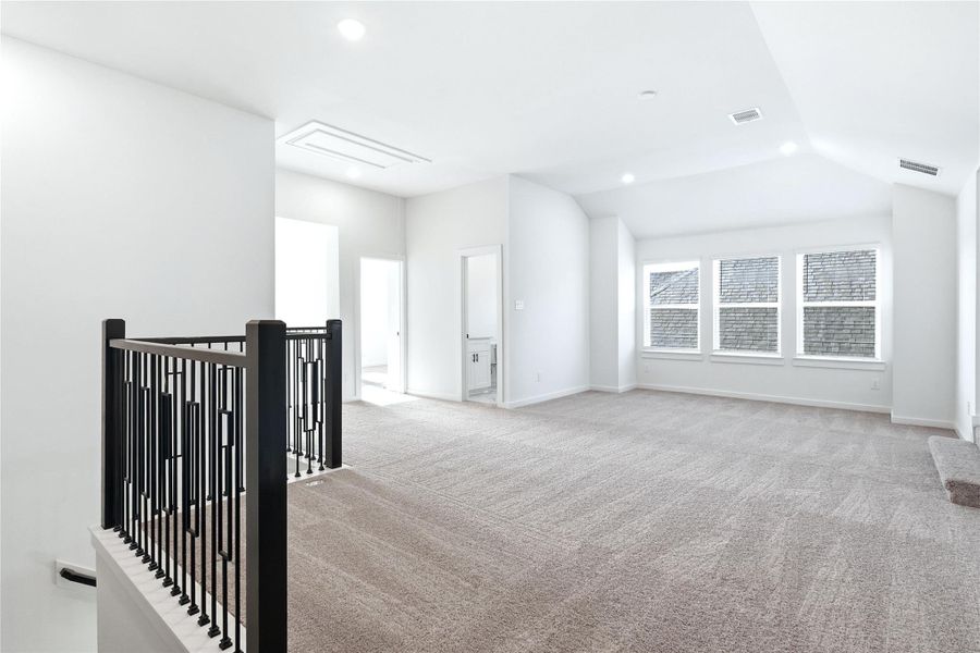 Spacious, unfurnished interior of a new home in Foxtail Palms, Manvel (Image 25).