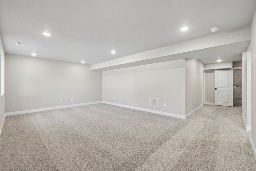 Spacious, unfurnished interior of a new home in Aspen Ranch, Fountain (Image 52).