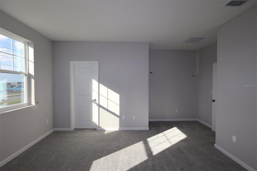 Spacious, unfurnished interior of a new home in Tribute at Ovation, Winter Garden (Image 25).