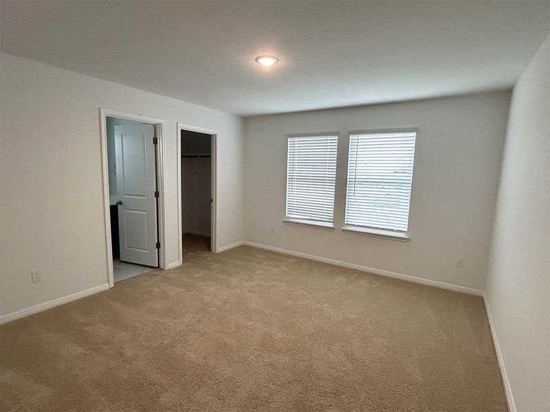 Spacious, unfurnished interior of a new home in Porter Country, Buda (Image 7).