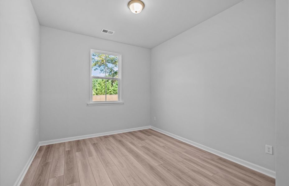 Spacious, unfurnished interior of a new home in Sparrow Creek, Boiling Springs (Image 13).