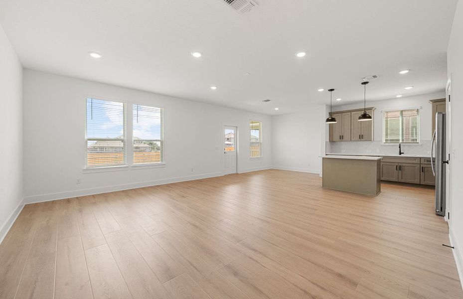 Spacious, unfurnished interior of a new home in Crosswinds, Kyle (Image 24).