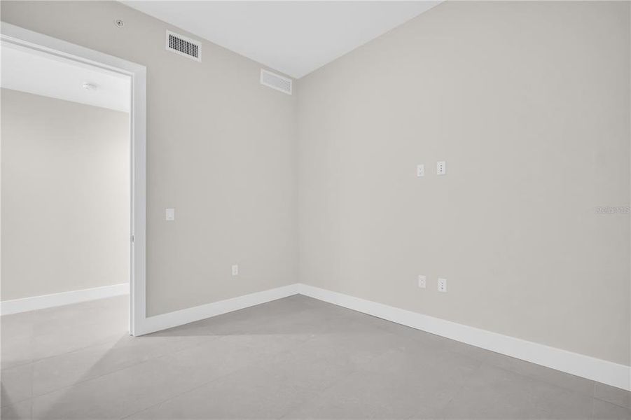 Spacious, unfurnished interior of a new home in , St. Petersburg (Image 23).