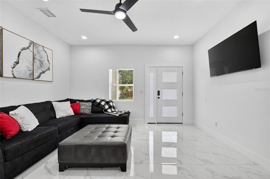 Furnished interior view inside a new home in , Thonotosassa (Image 46). Furnished interior view inside a new home in , Thonotosassa (Image 46).