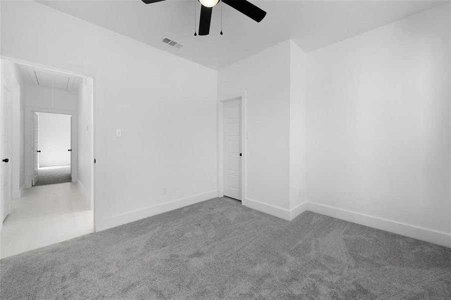 Spacious, unfurnished interior of a new home in , Sulphur Springs (Image 24).
