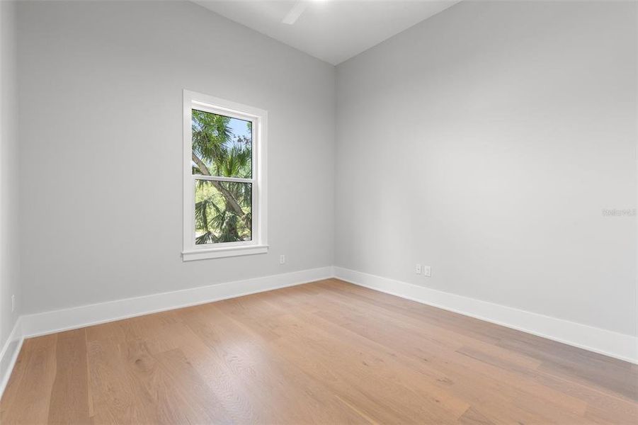 Spacious, unfurnished interior of a new home in , Tampa (Image 15).