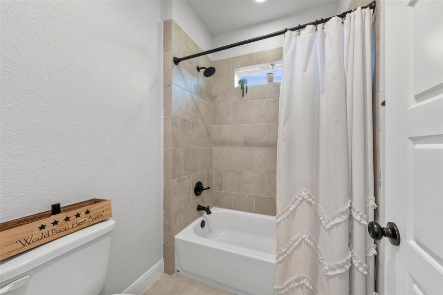 Furnished interior view inside a new home in , Salado (Image 20).