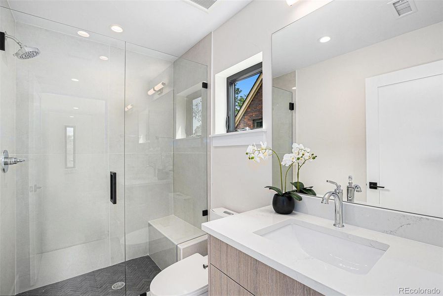 3/4 bath attached to en suite #3