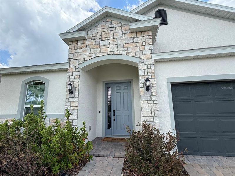 Exterior details and patio area of a home in Lakewood Park, Deland (Image 17).