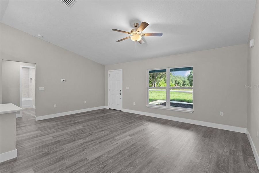 Spacious, unfurnished interior of a new home in , Ocklawaha (Image 13).